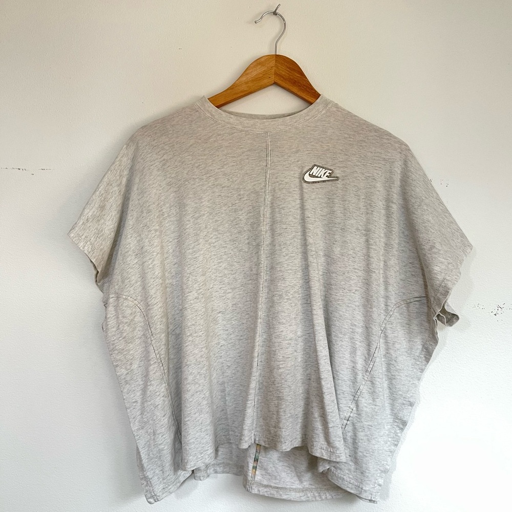 Nike Boxy Rainbow Stitch heathered tee